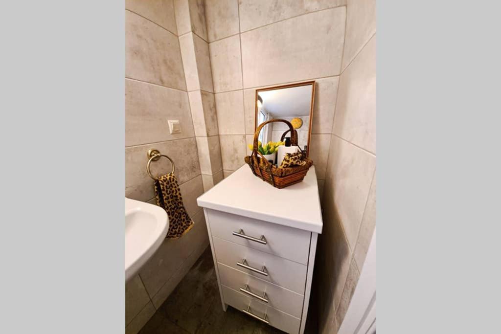 Modern Apt In The Heart Of Glyfada - Literally!! Atena Exterior foto