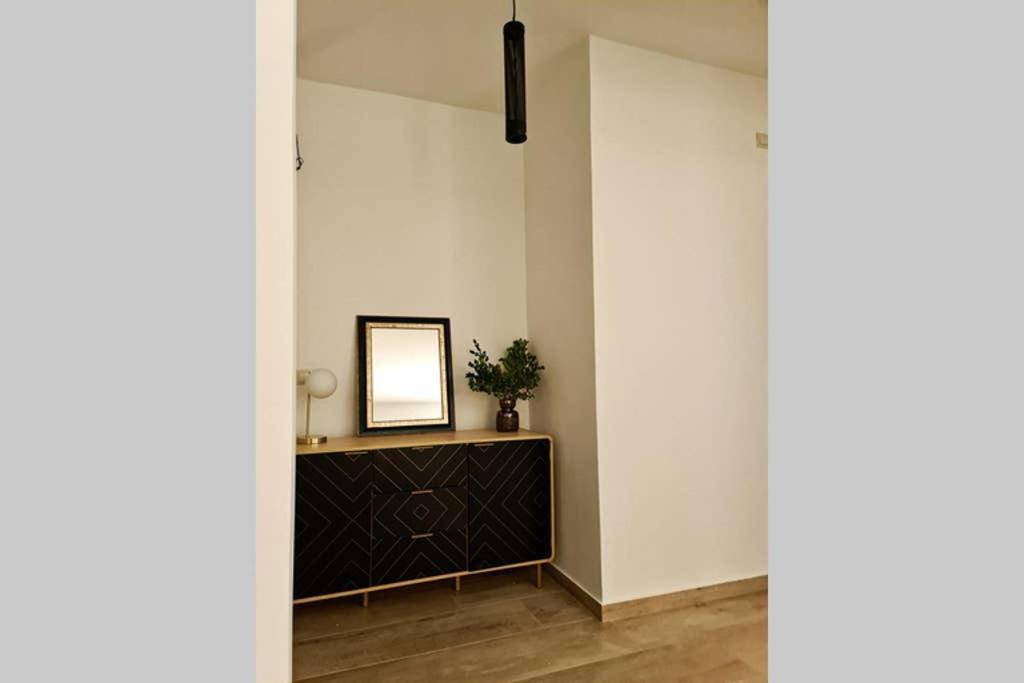 Modern Apt In The Heart Of Glyfada - Literally!! Atena Exterior foto